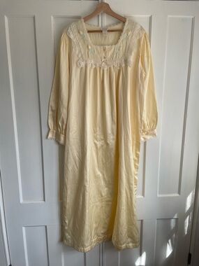 Vintage Barbizon Butter Yellow Lace-Trim Babydoll Satin Nightgown Large Long